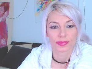 Screenshot from lillianasara webcams