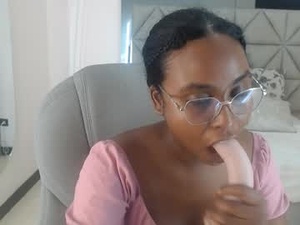 Screenshot from lily_mendoza webcams
