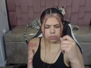 Screenshot from little_cherry_b webcams