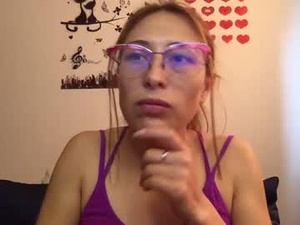 Screenshot from little_devil_diablita90 webcams