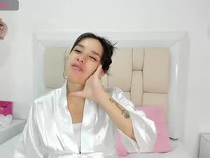 Screenshot from little_melanie webcams