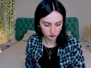 Screenshot from little_moly999 webcams
