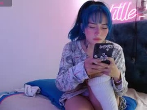 Screenshot from little_siin_ webcams