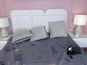 Screenshot from little_vel webcams