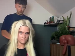 Screenshot from littleblonde010 webcams