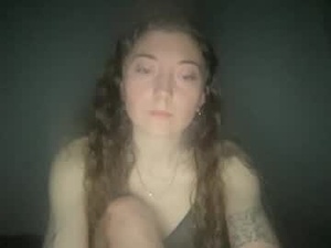 Screenshot from littlejuliette777 webcams