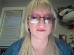 Screenshot from littlemissmargot webcams