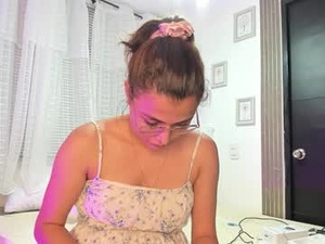 Screenshot from littletammy4u webcams