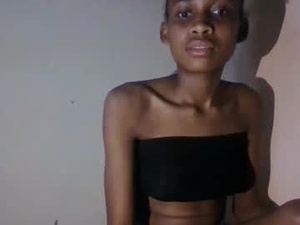 Screenshot from littleyanah webcams