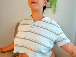 Screenshot from liz_9 webcams