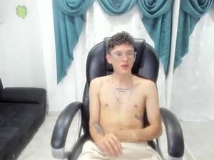 Screenshot from loogan_boyy webcams
