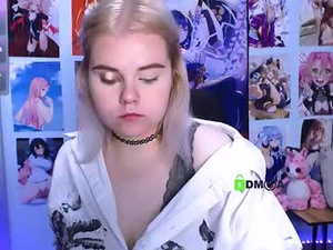 Screenshot from lora_white_ webcams