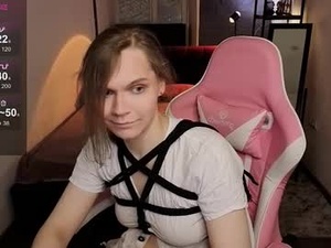 Screenshot from loral_avery webcams