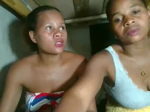 Screenshot from lorienne98 webcams