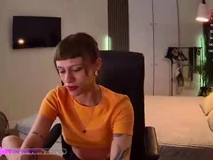 Screenshot from loucylouu webcams