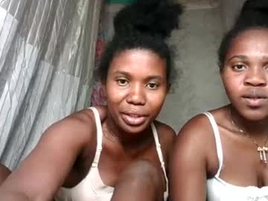 Screenshot from louise204 webcams
