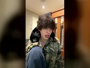 Screenshot from loulou144838 webcams