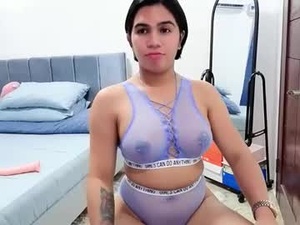 Screenshot from lovetolust69 webcams