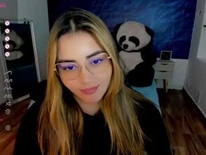 Screenshot from lucia_star_ webcams