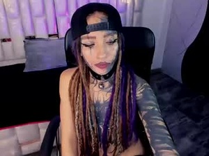 Screenshot from lucy_adaams_ webcams