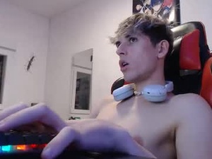 Screenshot from luffytaro03 webcams
