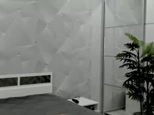 Screenshot from luiza012 webcams