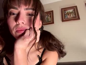 Screenshot from luna_luuvz webcams