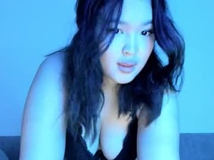 Screenshot from luna_yum webcams