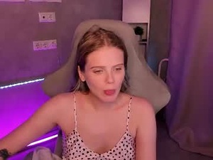 Screenshot from lunaa_sterling webcams