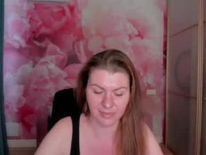 Screenshot from lunakissesx webcams