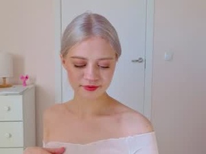 Screenshot from lunarr_kitten webcams
