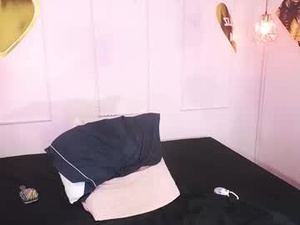 Screenshot from lunasweet_18 webcams