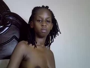 Screenshot from lutino_lovebirds webcams