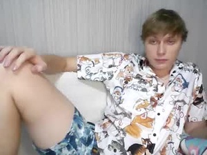 Screenshot from luxury_bob webcams