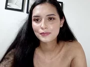 Screenshot from lyla205 webcams