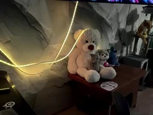 Screenshot from mabelneonakis webcams