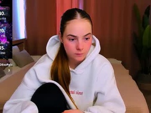 Screenshot from maddy_gate webcams
