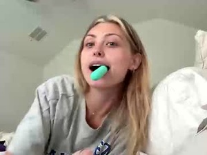 Screenshot from madirose69 webcams