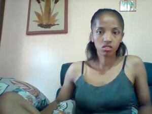 Screenshot from maelys49157 webcams
