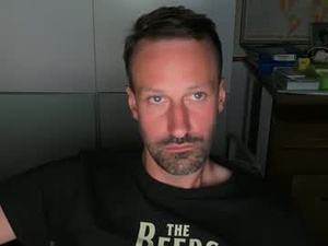 Screenshot from maenu_69 webcams