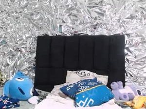 Screenshot from maggi_thomson webcams