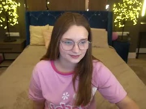 Screenshot from magicpeachhs webcams
