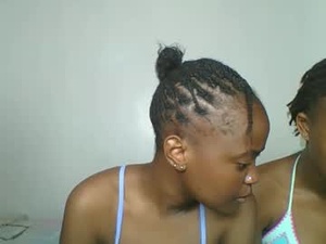 Screenshot from maira_luv1 webcams