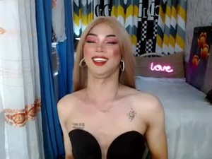 Screenshot from majestic_ladyboy webcams