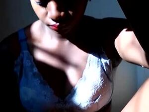 Screenshot from malinah01 webcams