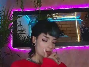 Screenshot from mamushka_ webcams
