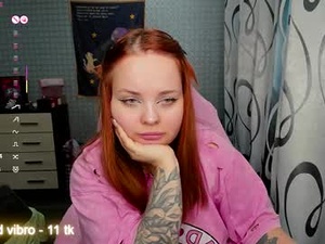 Screenshot from marcelinepeach webcams