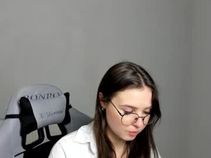 Screenshot from mary_wave_ webcams