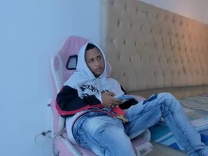 Screenshot from mastermorenohot23 webcams