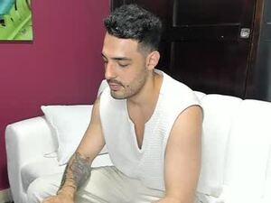 Screenshot from mateobigcock24 webcams